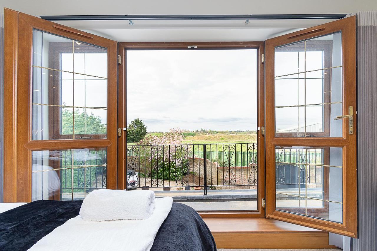 Boutique Green Acre Views Slough Buitenkant foto
