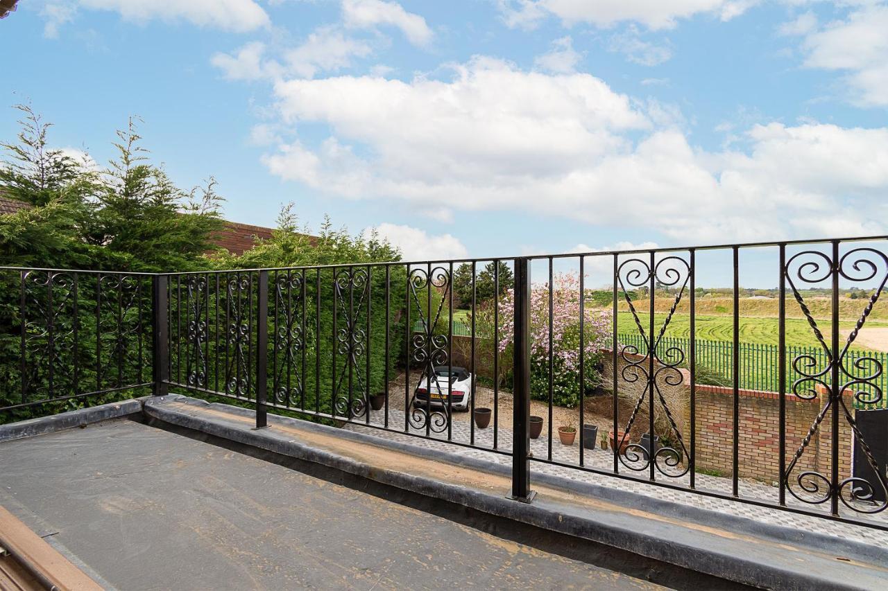 Boutique Green Acre Views Slough Buitenkant foto