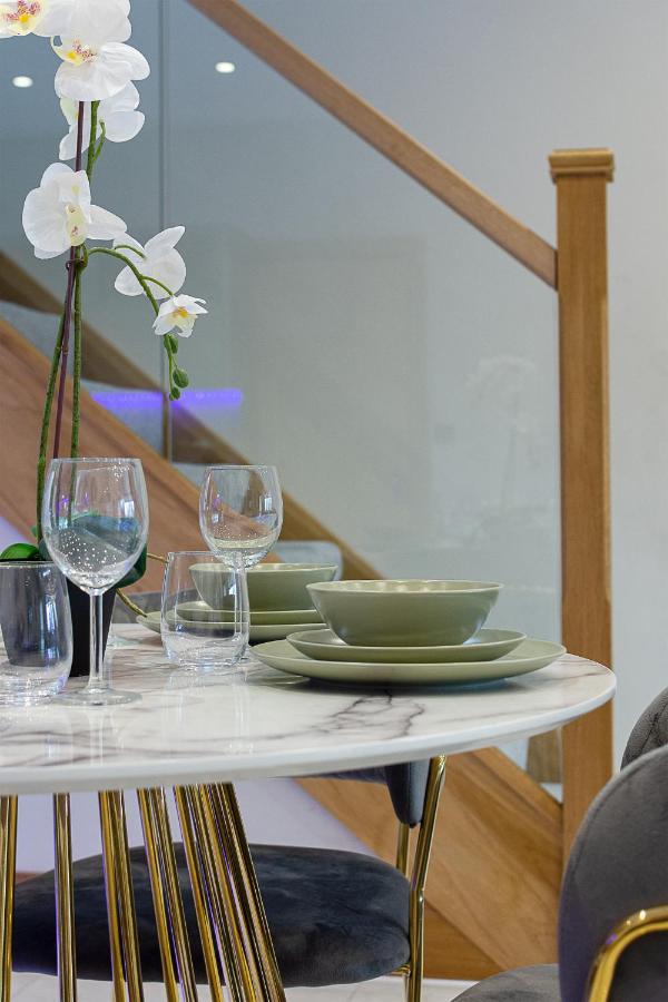 Boutique Green Acre Views Slough Buitenkant foto