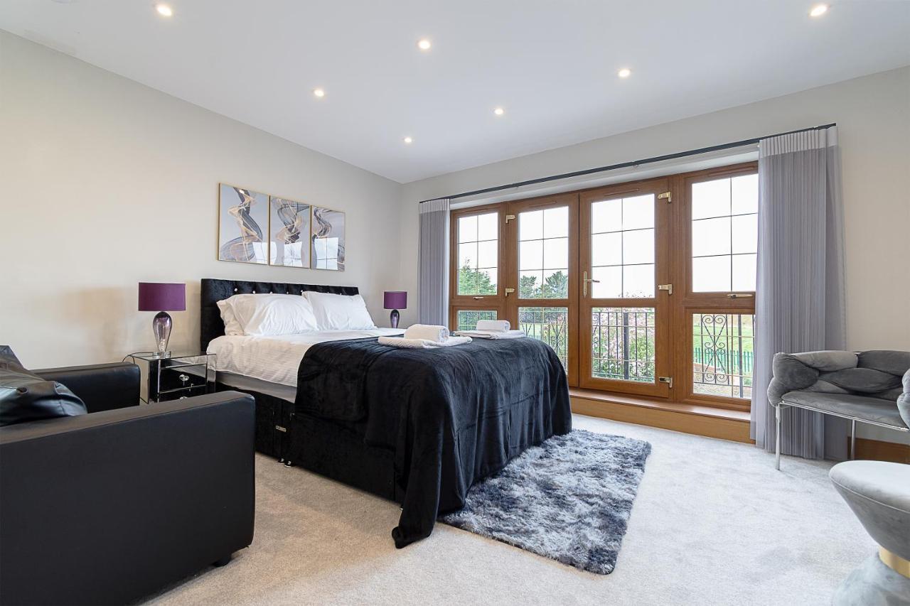 Boutique Green Acre Views Slough Buitenkant foto