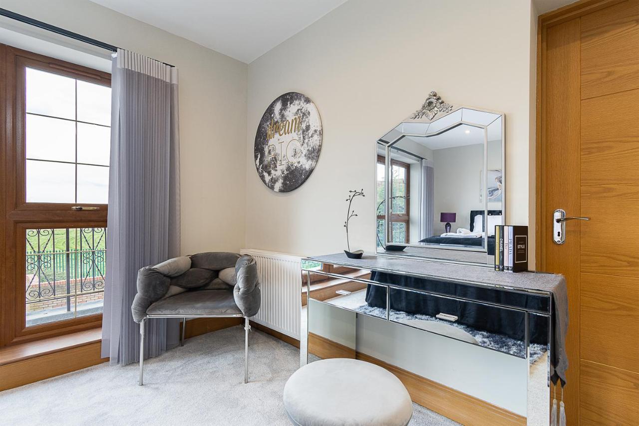 Boutique Green Acre Views Slough Buitenkant foto